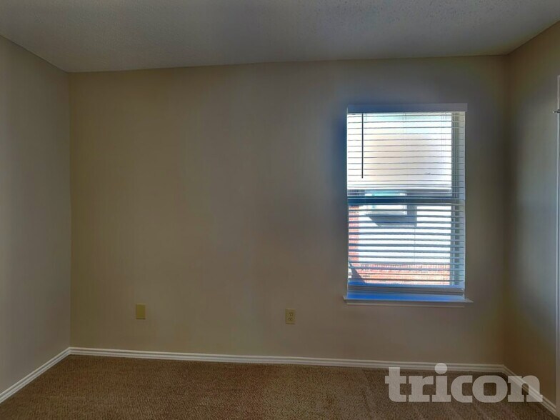 Building Photo - 1110 Orangewood Ln