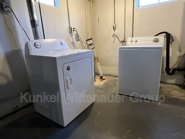 Building Photo - 221 Gilbert St