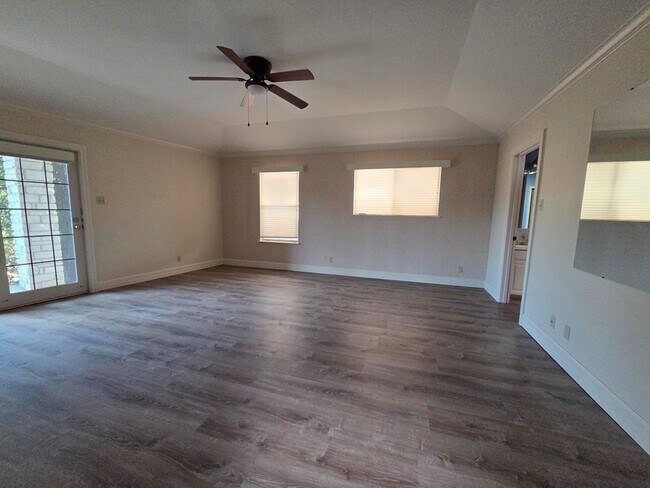 Building Photo - 2212 Rock Creek Dr