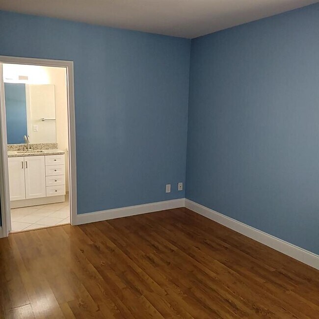 Building Photo - 5362 SW 125th Ave