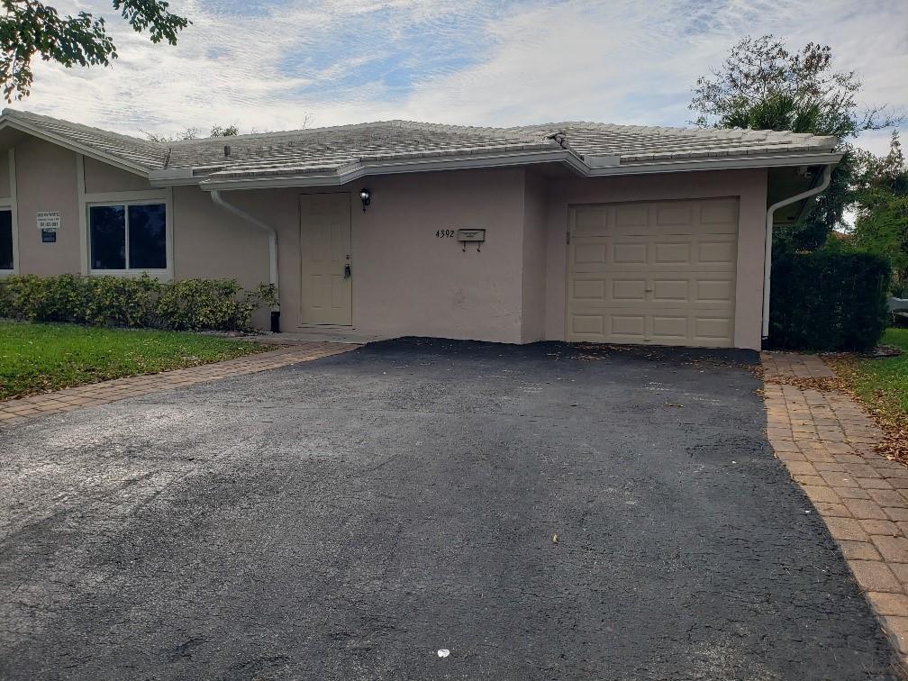 Building Photo - 4392 Riverside Dr