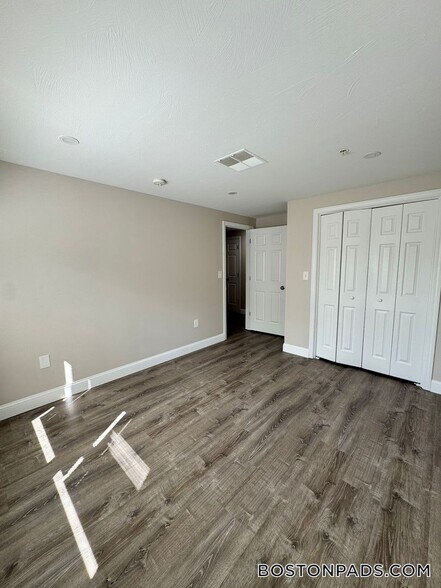 Building Photo - 23 Kenmar Dr