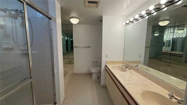 Building Photo - 3610 Yacht Club Dr