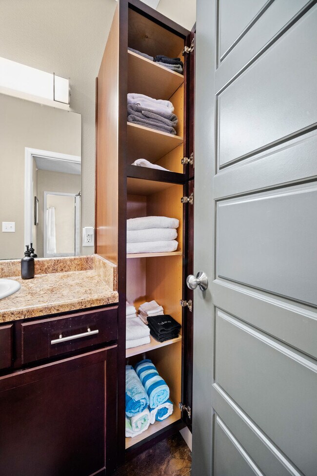 Building Photo - 8350 Cascade Ave