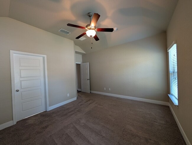 Building Photo - 3/2/2 Duplex / Less than 1 Mile to Gruene / Fridge Included/ Gas Cooking / Covered Patio / CISD