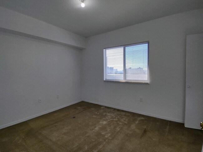 Building Photo - Modern 1BR/1BA Condo with Stainless Steel Appliances – Downtown Miami