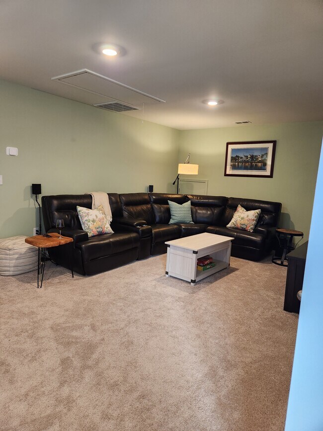 Building Photo - 752 Flowering Br Ave