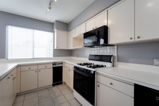 Building Photo - 6311 Riverview Way