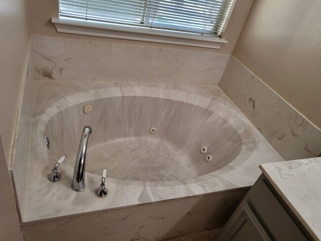 Building Photo - 14810 Rancho Vista Dr