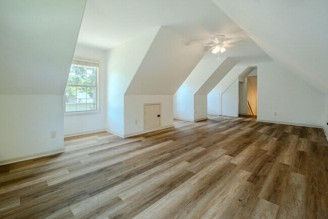Building Photo - 115 Cypress Pl