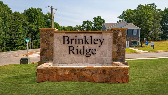 Building Photo - Modern 3-Bedroom Home in Community with Po...