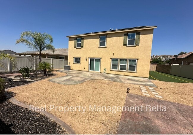 Building Photo - Cul-de-Sac Comfort + Space for Everyone