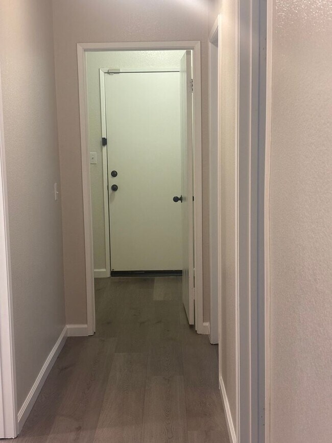 Building Photo - Awesome Property