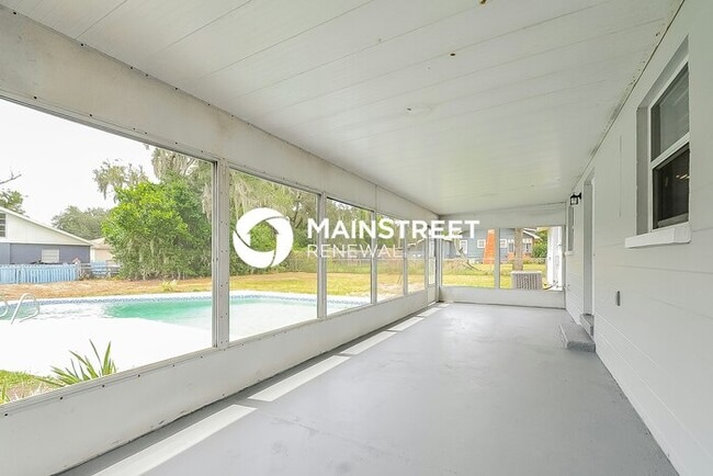 Building Photo - 4 Bedroom Pet-Friendly Home in Lakeland, FL with Main Street Renewal