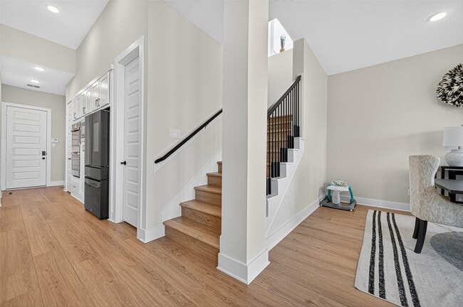Building Photo - 7727 Pleasant Crst Dr