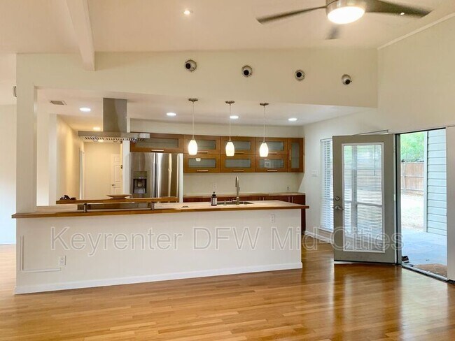 Building Photo - 501 Nottingham Dr