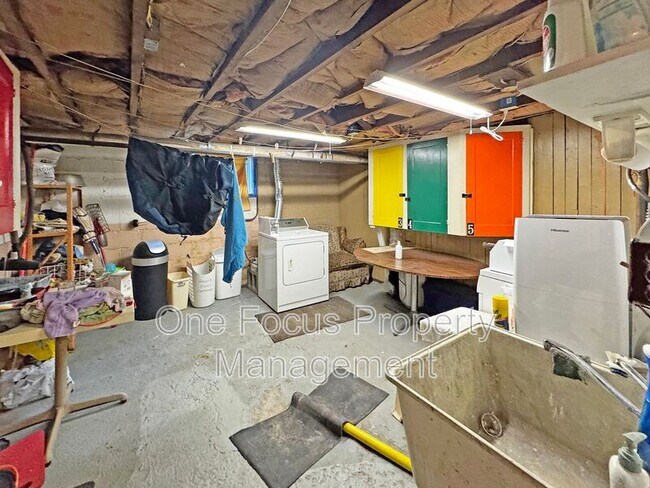 Building Photo - 2205 W Fourth Street APT#4