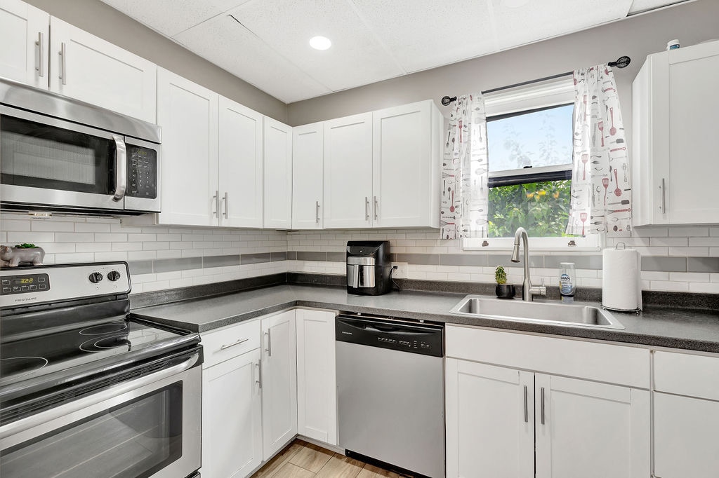 Building Photo - 3242 Stanhope Ave