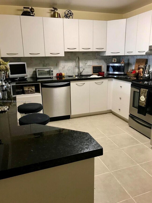 Building Photo - 18151 NE 31st Ct