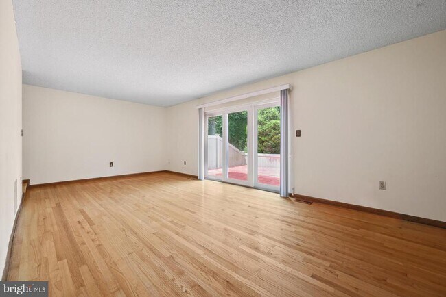 Building Photo - 153 Thoreau Dr