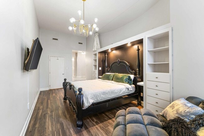 Building Photo - 523 N Bertrand St