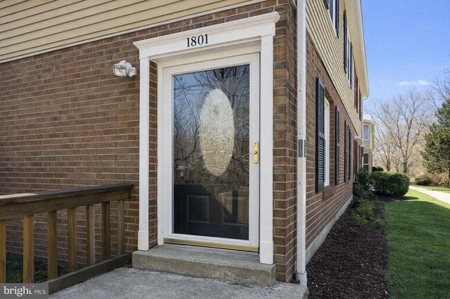 Building Photo - 1801 Jaybird Ct