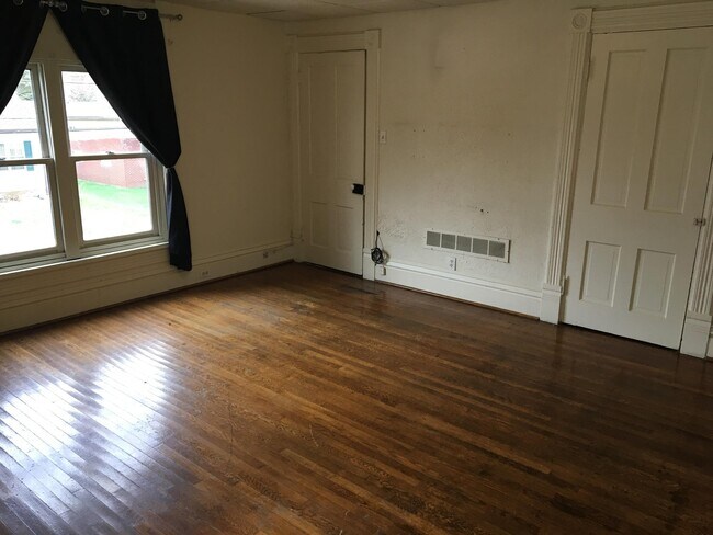 Building Photo - 928 2nd Ave