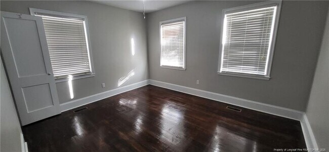 Building Photo - 208 W 21st St