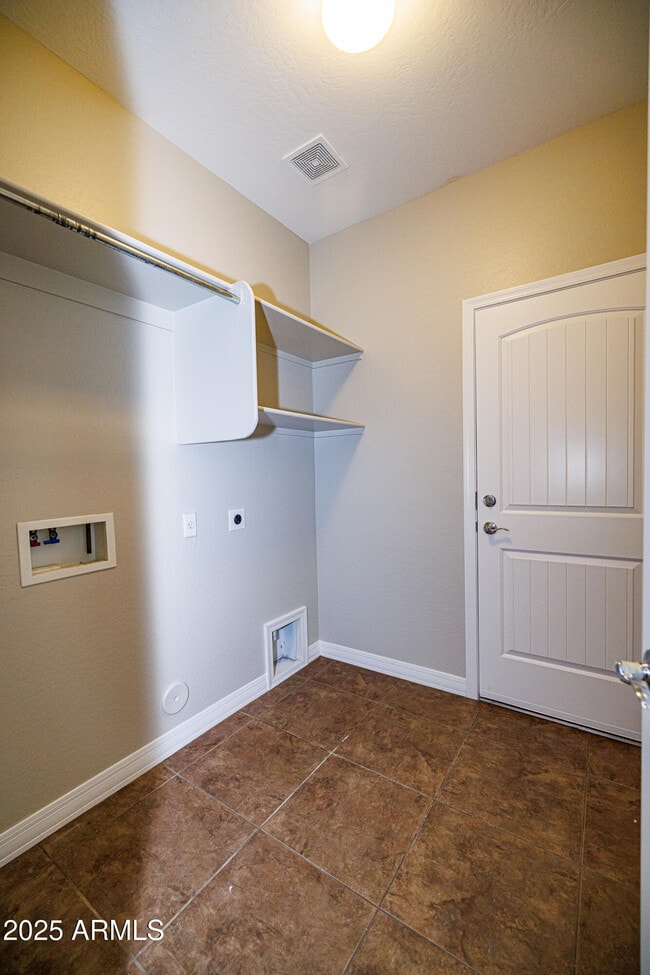 Building Photo - 1242 E Cassia Ln