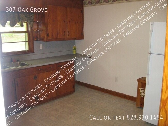 Building Photo - 307 Oak Grove Rd