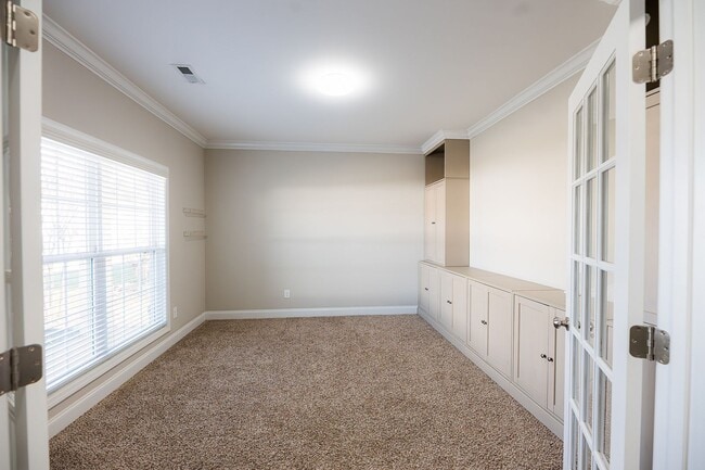 Building Photo - Stunning 5 Bedrooms, 4 Baths home in Summerfield with 2 car garage.