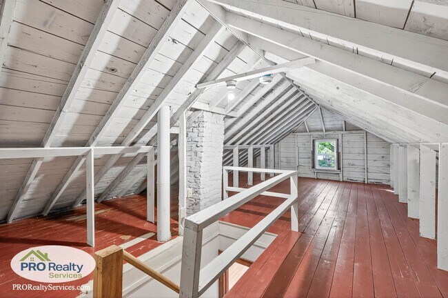 Building Photo - Recently Remodeled 2 Bedroom Home