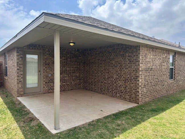 Building Photo - Milwaukee Ridge Gem with Open Living & Resort-Style Amenities