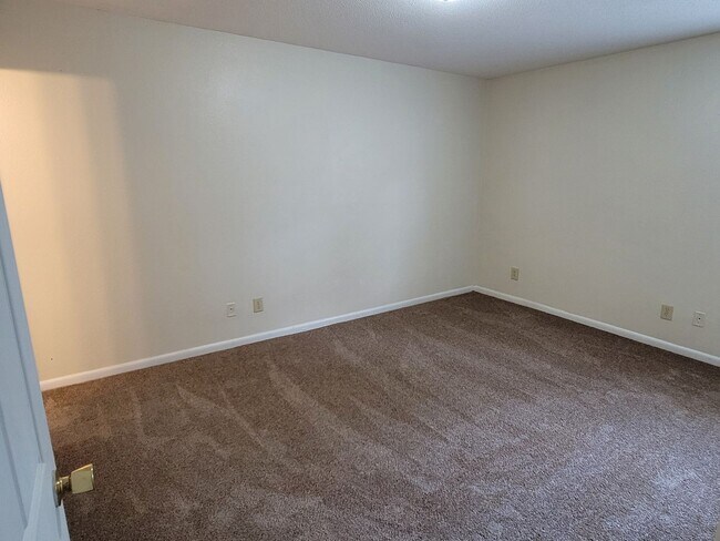 Building Photo - 1704 Ashford Ln