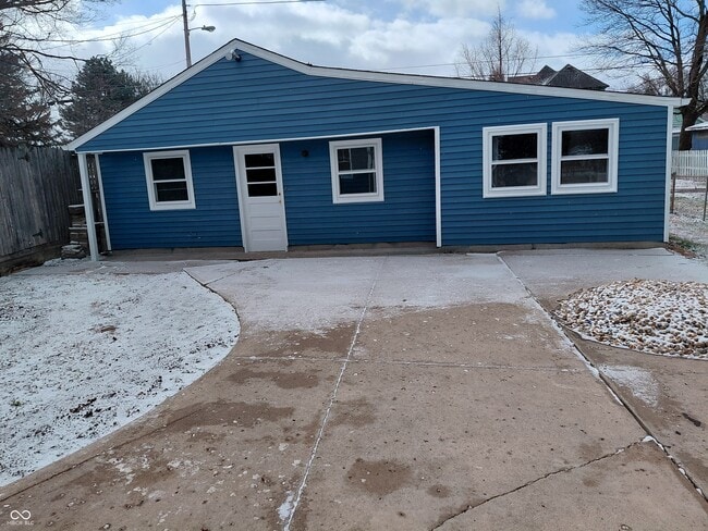 Building Photo - 335 W 4th St