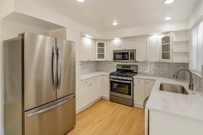 Building Photo - 5004 E Hinsdale Pl