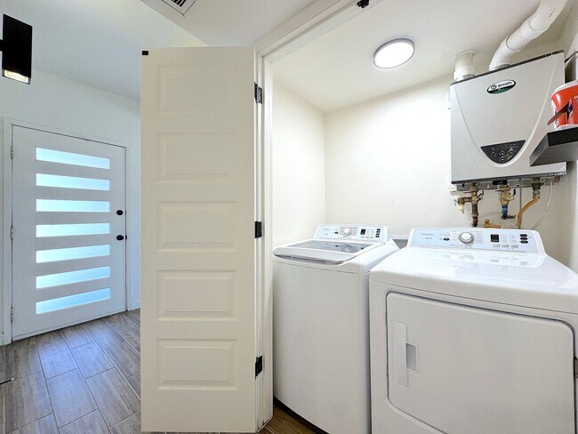 Building Photo - Northeast El Paso 4 Bed Refrig A/C!