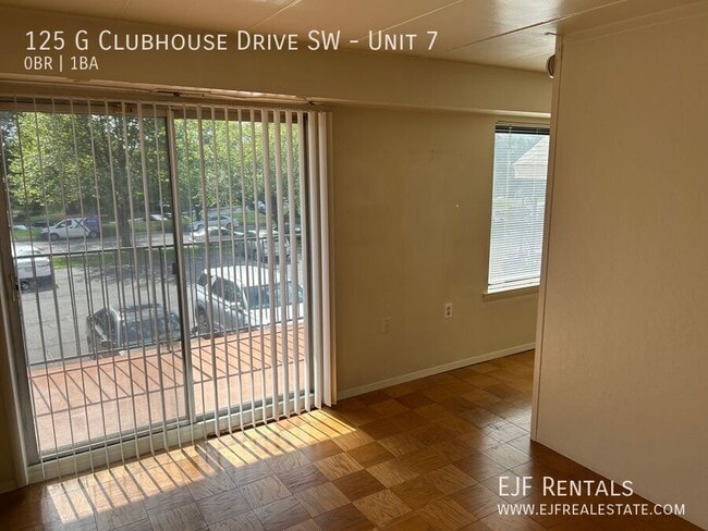 Building Photo - 125 Clubhouse Dr SW