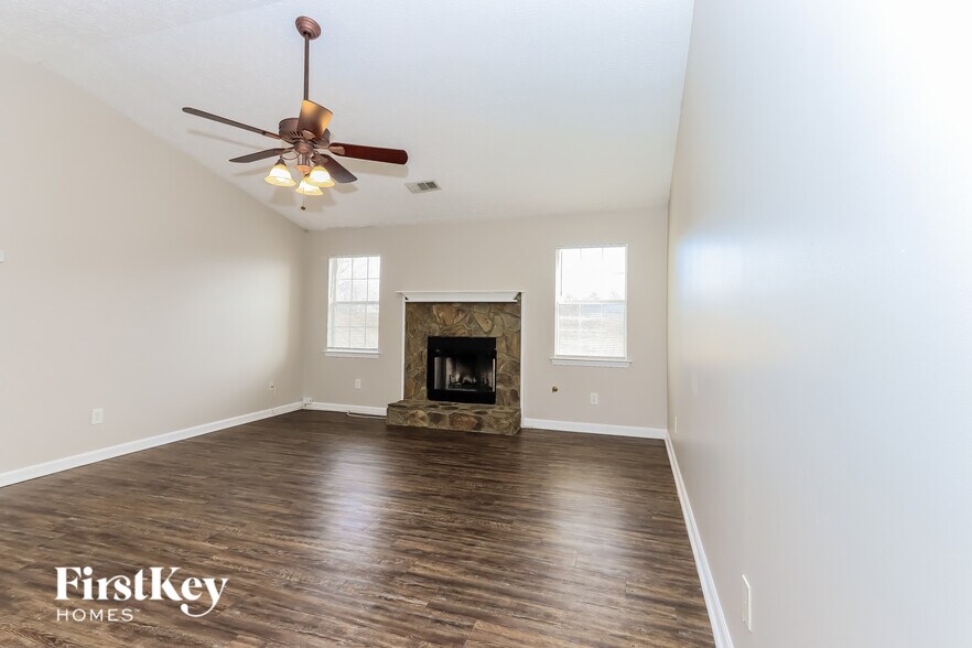 Building Photo - 128 Greenleaf Dr