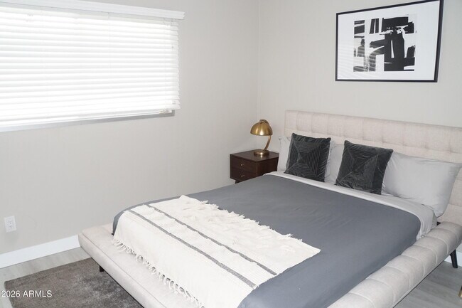 Building Photo - 1732 E Hermosa Dr