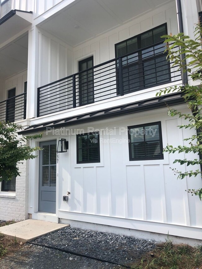 Building Photo - 137 Pacer Pl