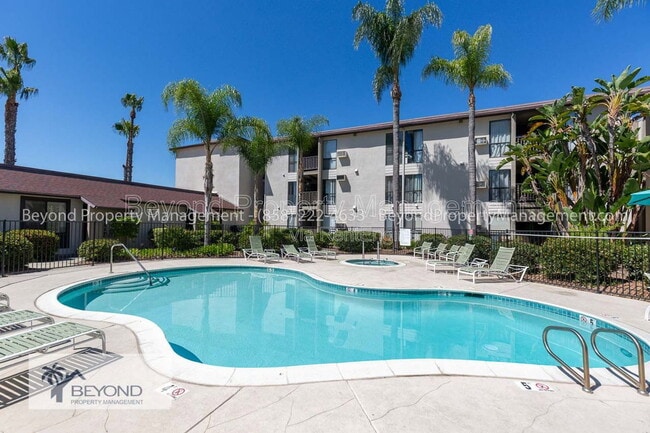 Building Photo - 6924 Hyde Park Dr
