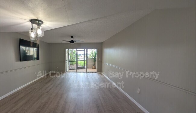 Building Photo - 1028 Apollo Beach Blvd