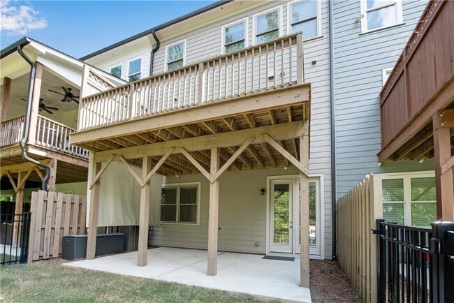Building Photo - 427 Retreat Ln