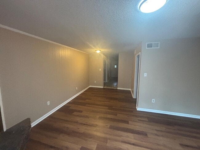 Building Photo - 4781 Townhouse Way