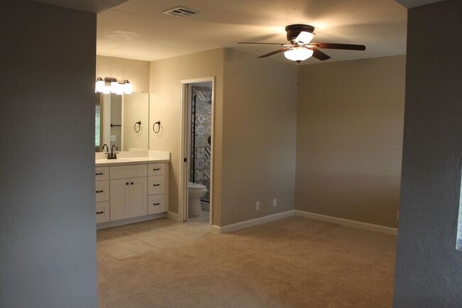 Building Photo - Beautiful Condo with two Master Suites!
