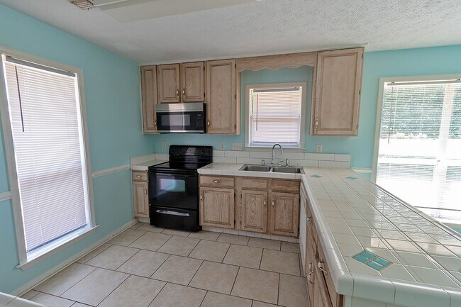 Building Photo - Prattville Rental available now!