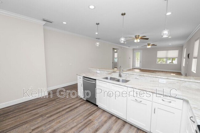 Building Photo - 3725 57th Ave N
