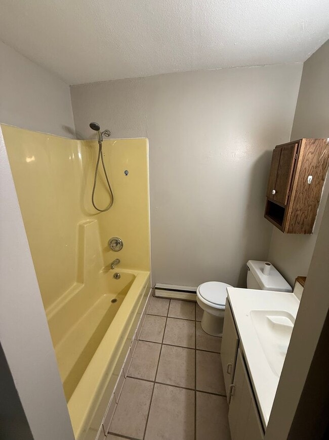 Building Photo - 2 Bedroom | 2 Bathroom Rear Apartment - Open-Concept Layout