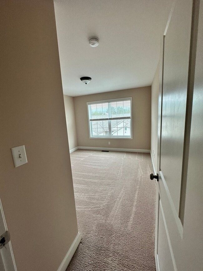 Building Photo - 2173 Versailles Dr